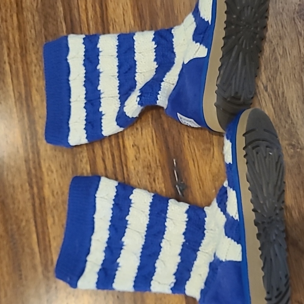 Uggs sweater boots women's size 4